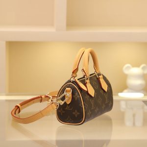 Alternative view of New Edition NANO SPEEDY Handbag Vintage Print This handbag is the perfect mini version of the original Speedy bag, featuring exquisite stitching and unparalleled lightness. More flexible than the previous version, it comes with an adjustable and removable shoulder strap. Dimensions: 16x11x9cm.